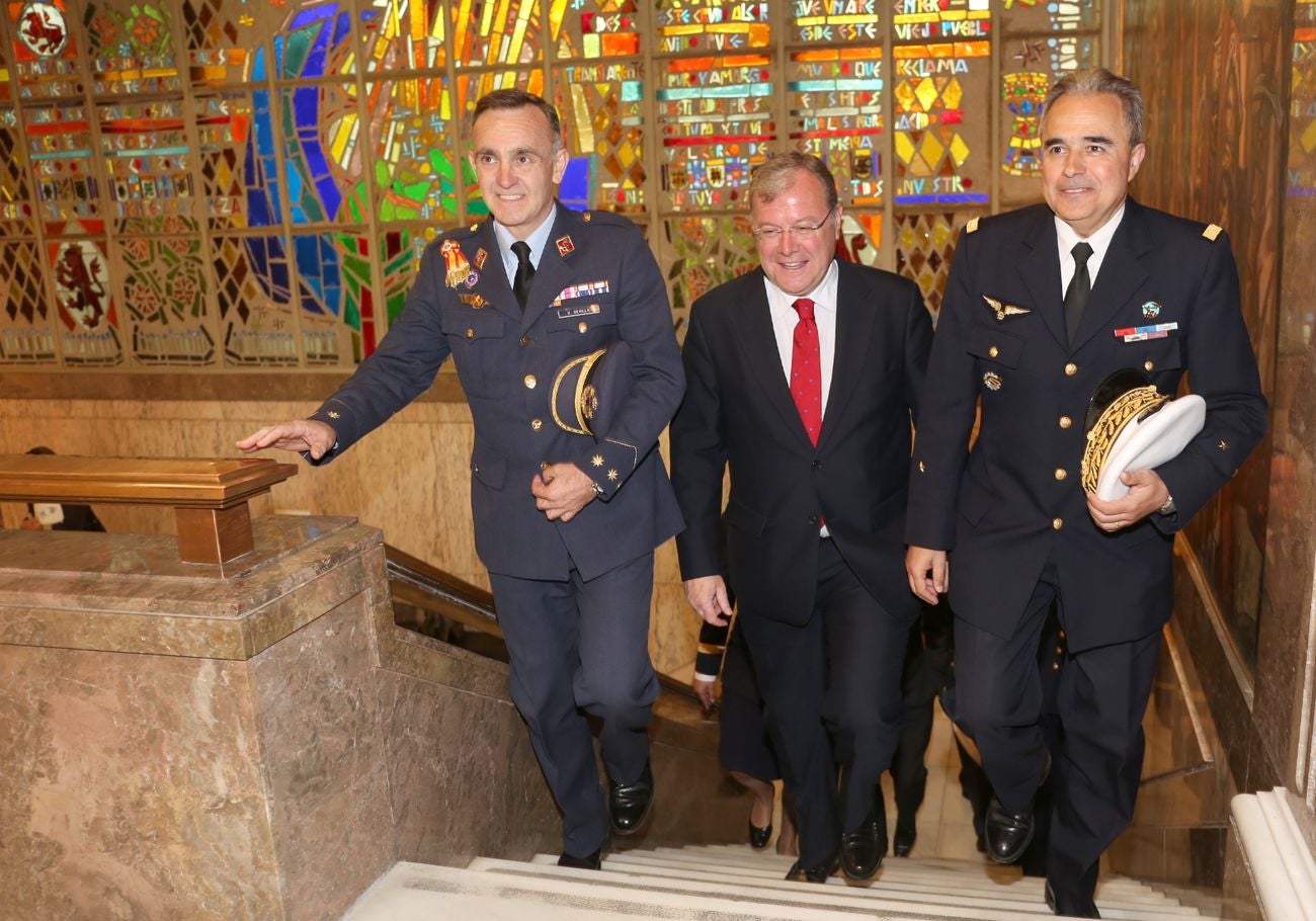 Silván recibe al general jefe de formación de suboficiales del Ejército del Aire francés, de visita en la ABA