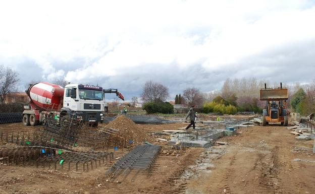 Inicio de las obras en el solar.