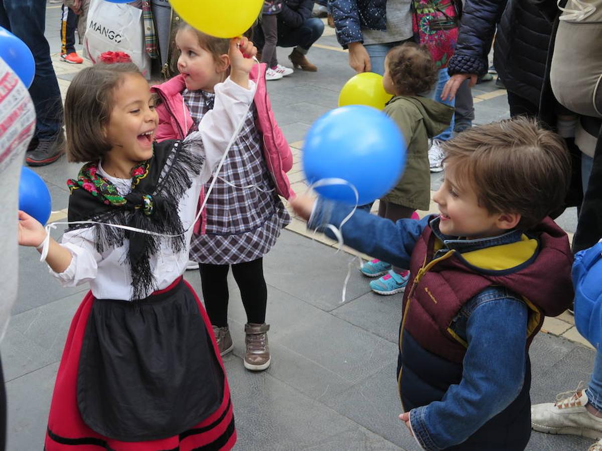 Fotos: Suelta de globos del Colegio Santa Teresa