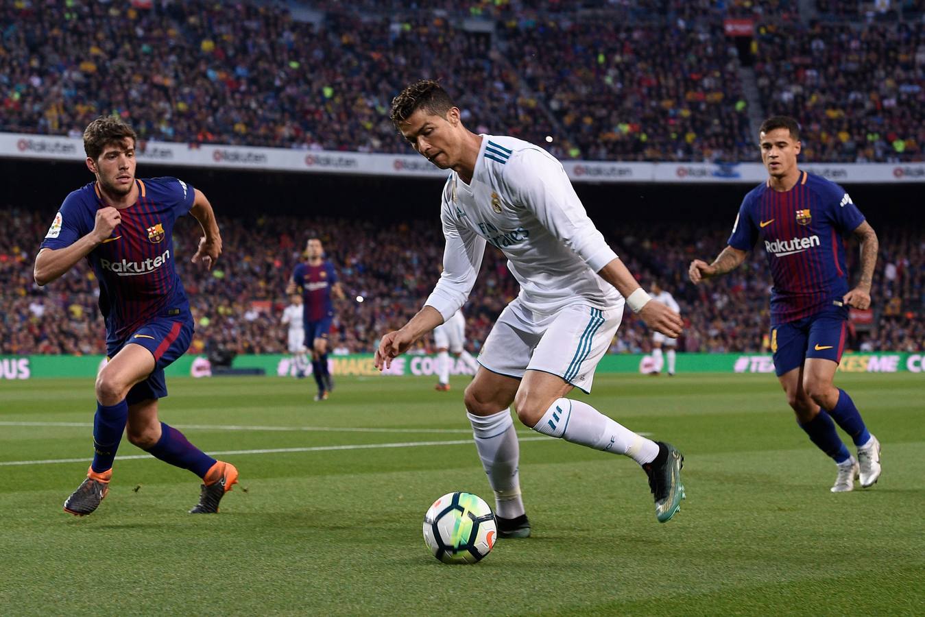 Barcelona y Real Madrid empataron (2-2) en el clásico disputado en el Camp Nou, un partido vibrante en el que hubo goles, emoción, tensión y mucha polémica. 