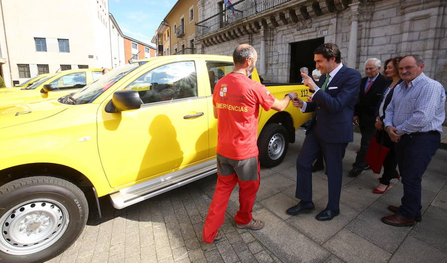 Fotos: Entrega de vehículos de Protección Civil a Ponferrada, Villafranca del Bierzo y Castropodame