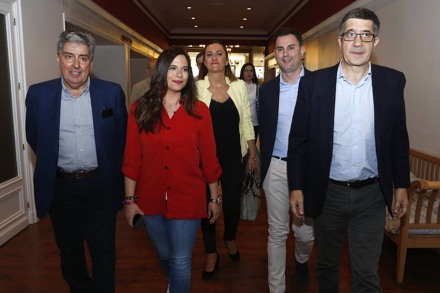 Fotos: Patxi López participa en una Asamblea Abierta en León