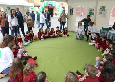 Imagen secundaria 1 - Diversas escenas del encuentro mantenido este viernes.