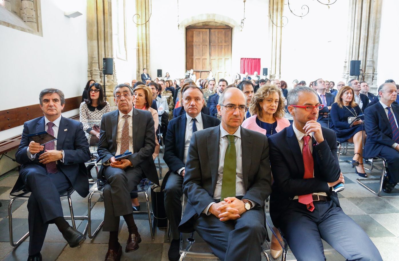 Pleno de las Cortes por la presentación del informe anual del Procurador del Común en la capilla del Colegio Fonseca de Salamanca