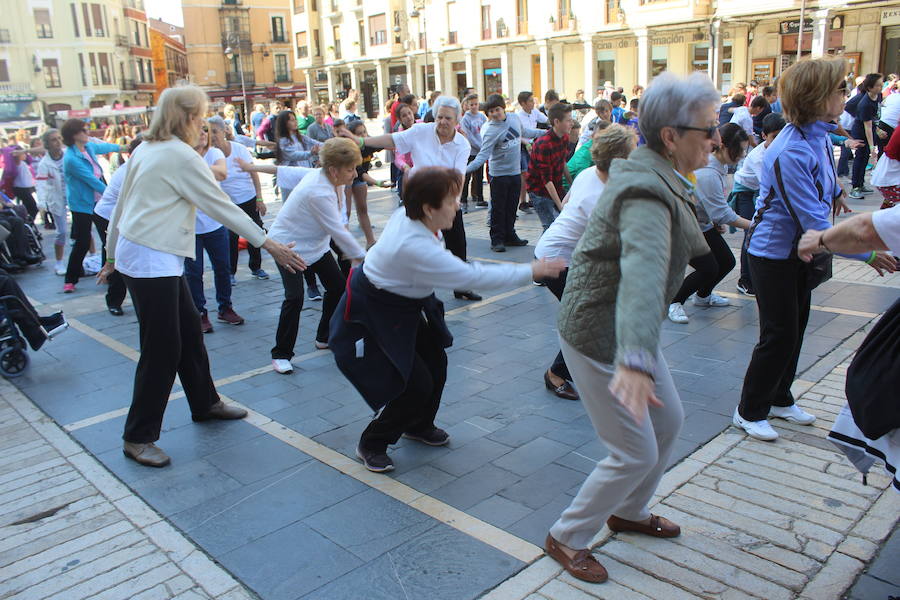 Fotos: Imágenes de la clase intergeneracional