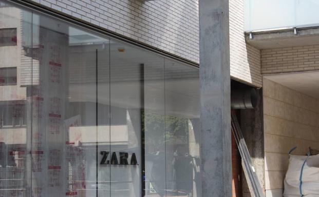 Tienda del Zara en el interior.