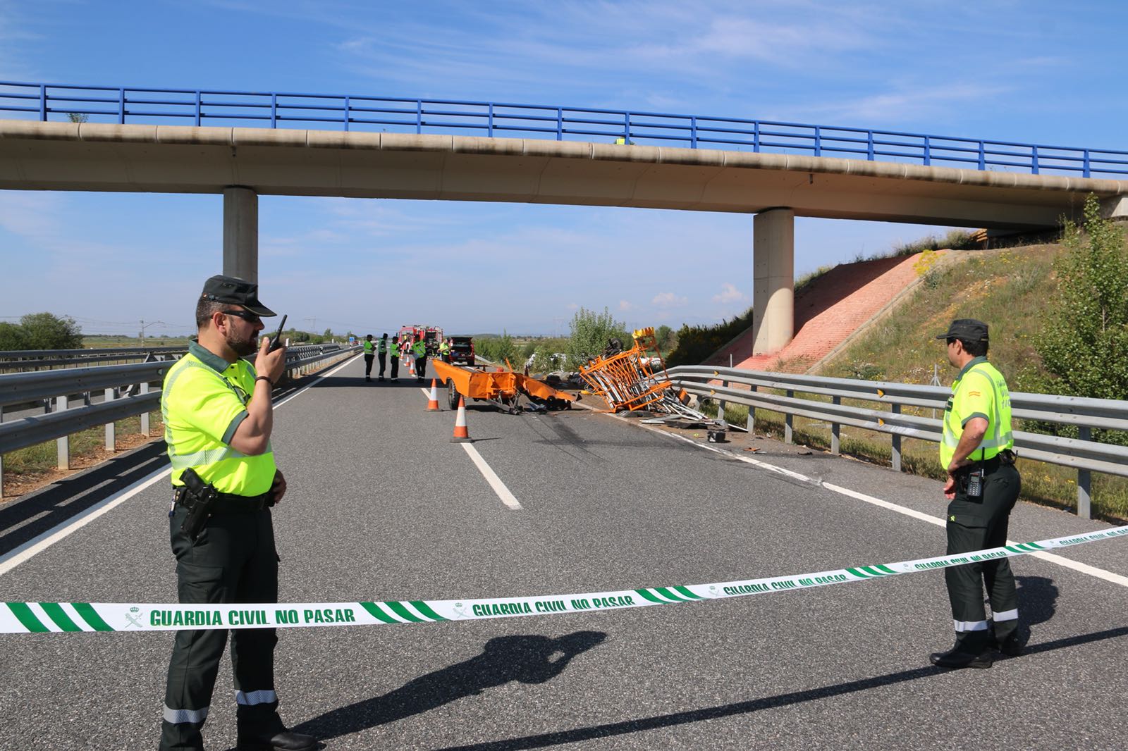 Un fallecido al arrollar un camión cargado de gasolina a una furgoneta de mantenimiento en la León-Astorga