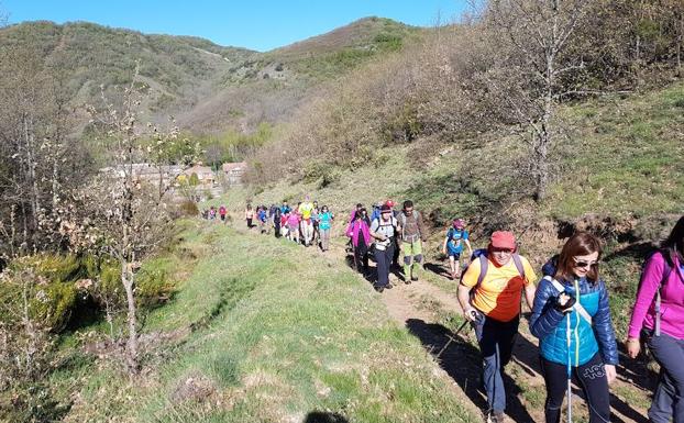 Matallana reúne a 70 montañeros para 'descubrir' sus parajes