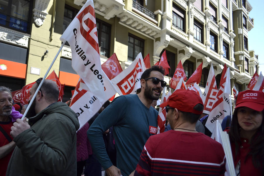 Fotos: Protestas ante la sede de la patronal