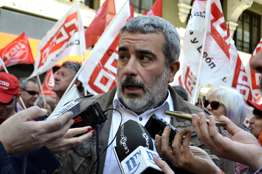 Fotos: Protestas ante la sede de la patronal