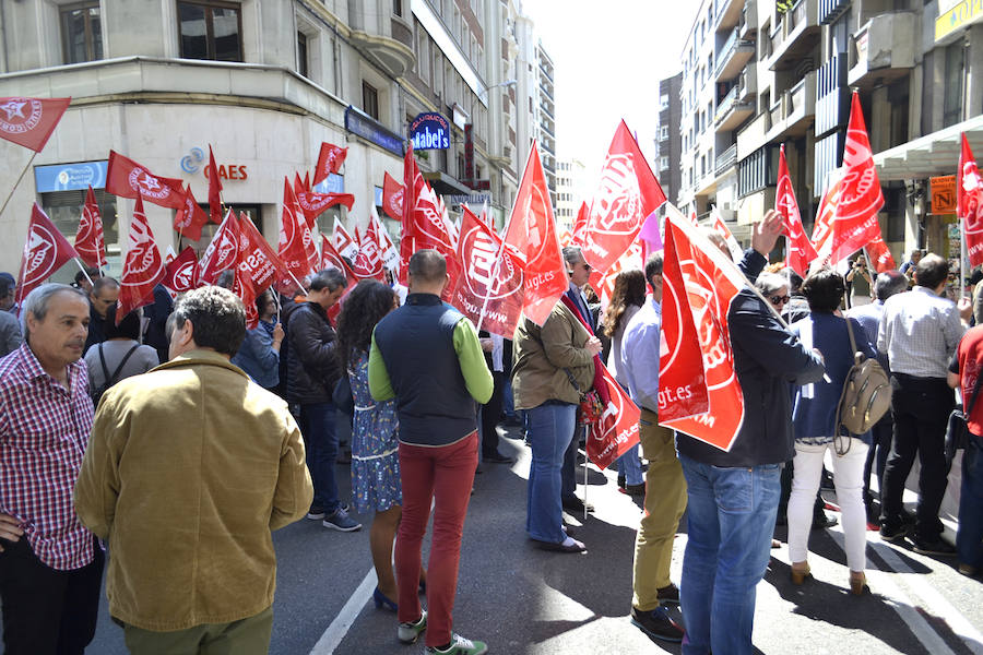 Fotos: Protestas ante la sede de la patronal