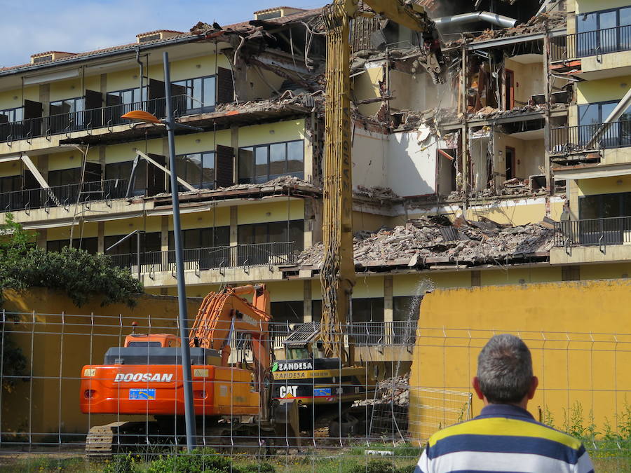 Fotos: Curiosos en las obras de demolición de San Marcos