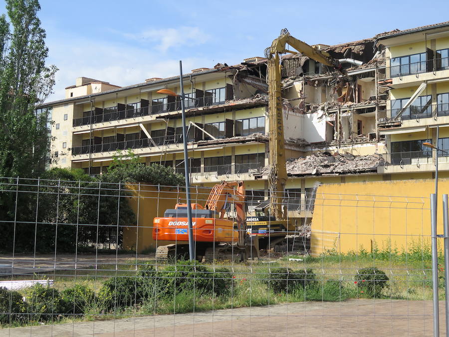 Fotos: Curiosos en las obras de demolición de San Marcos