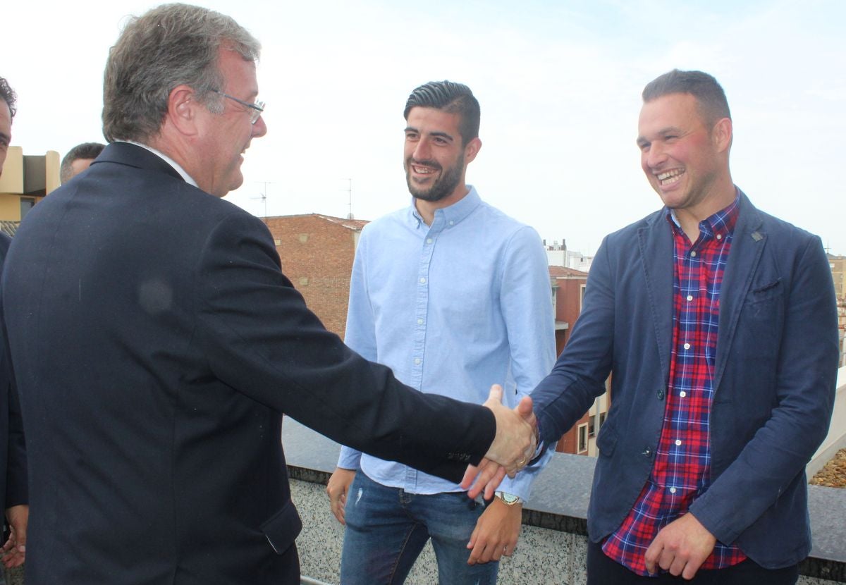 Fotos: El alcalde de León, Antonio Silván, recibe a la plantilla del Júpiter