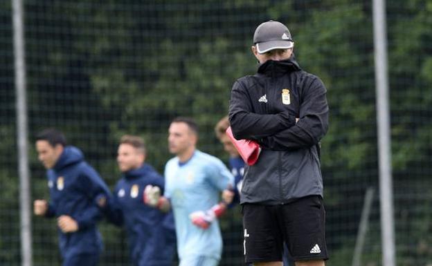 Anquela, durante el entrenamiento del Real Oviedo de este viernes.