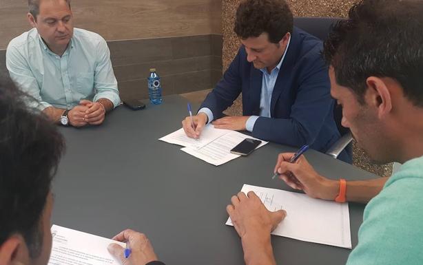 Villaquilambre y la Junta Vecinal de Navatejera firman un convenio de colaboración dotado con 20.000 euros