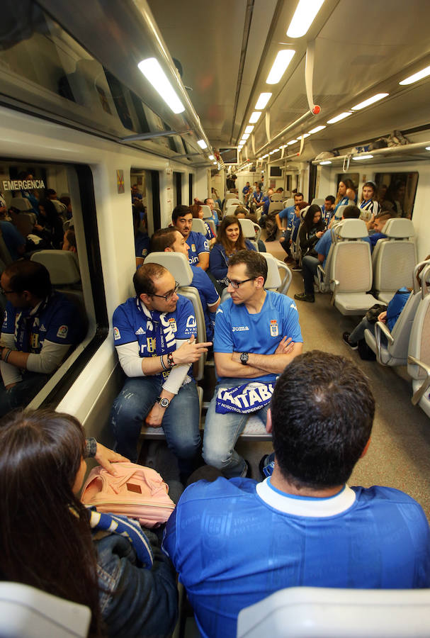 Fotos: Los oviedistas. rumbo a León en tren