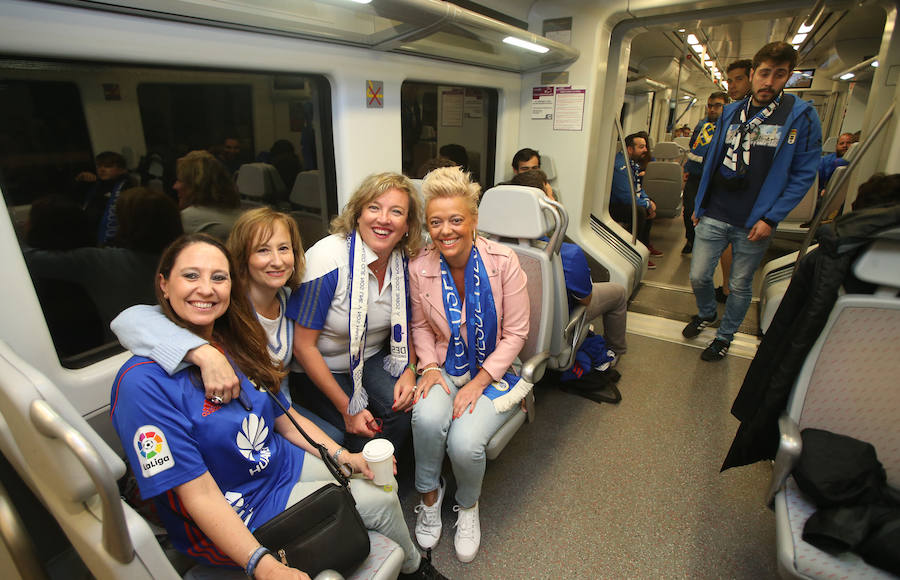 Fotos: Los oviedistas. rumbo a León en tren