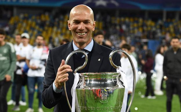 ZInedine Zidane, con su tercera Champions consecutiva. 