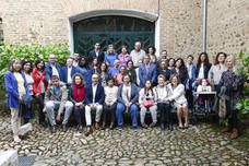 Foto de familia de las entidades con la Fundación Alimerka. 