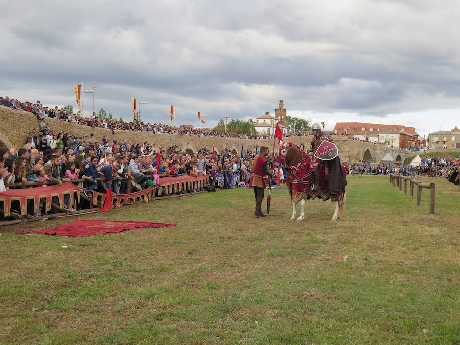 Fotos: Tradicional representación de las Justas medievales en Hospital de Órbigo