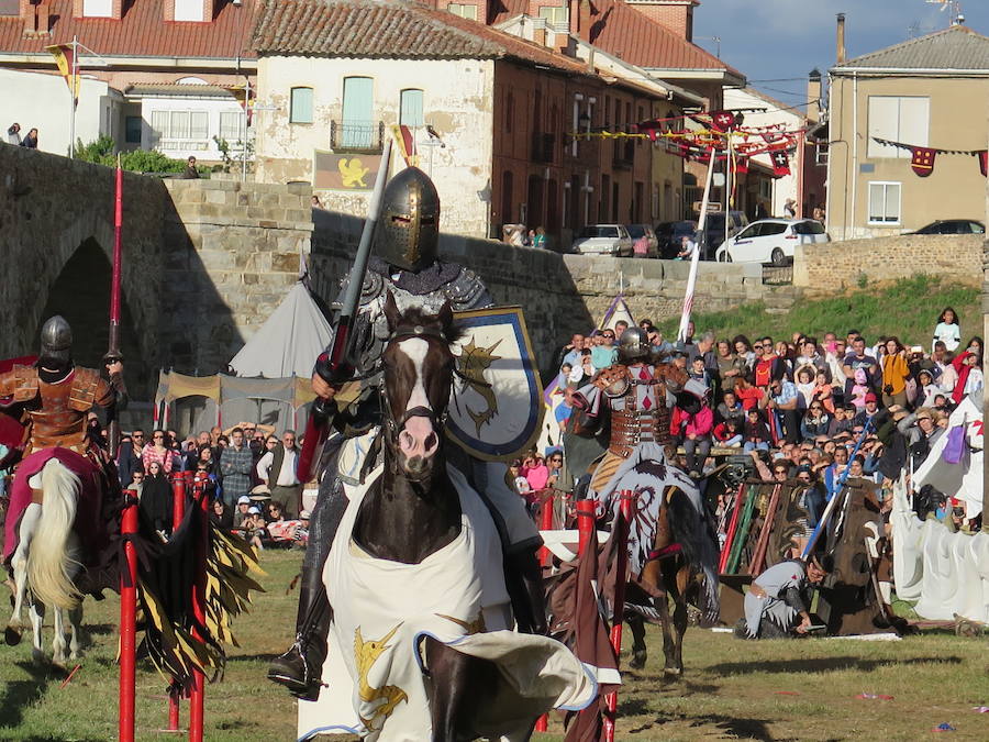 Fotos: Tradicional representación de las Justas medievales en Hospital de Órbigo