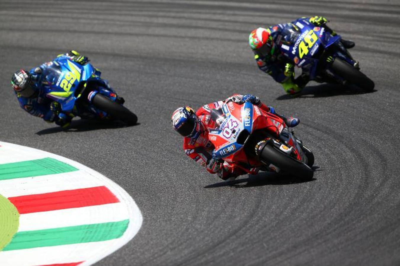 El piloto español se impuso por delante de los italianos Dovizioso y Rossi y consigue su primera victoria como piloto de la escudería transalpina