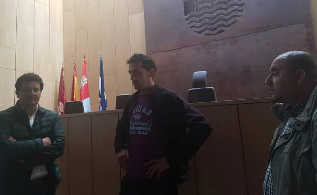 Reunión entre el Ayuntamiento de León y la Junta Vecinal de Navatejera.