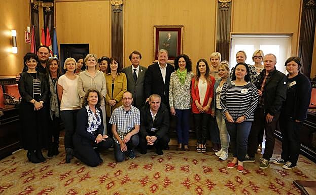 Foto de familia de todas las integrantes.