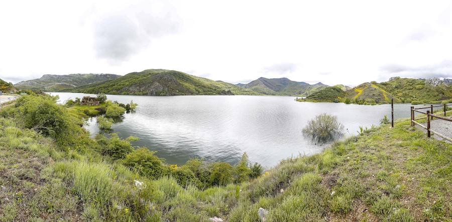 Fotos: Embalse de los Barrios de Luna al 96% de su capacidad