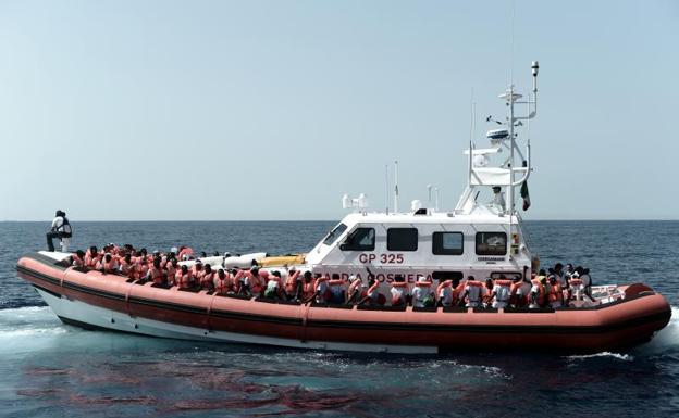 Los inmigrantes, en el barco. 
