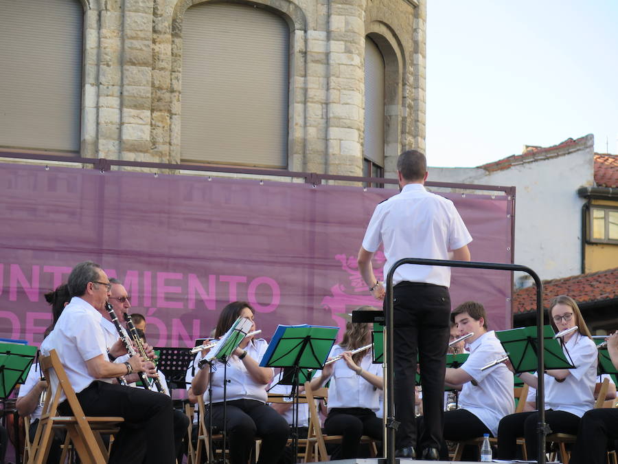 Fotos: Concierto en la Plaza de la Regla