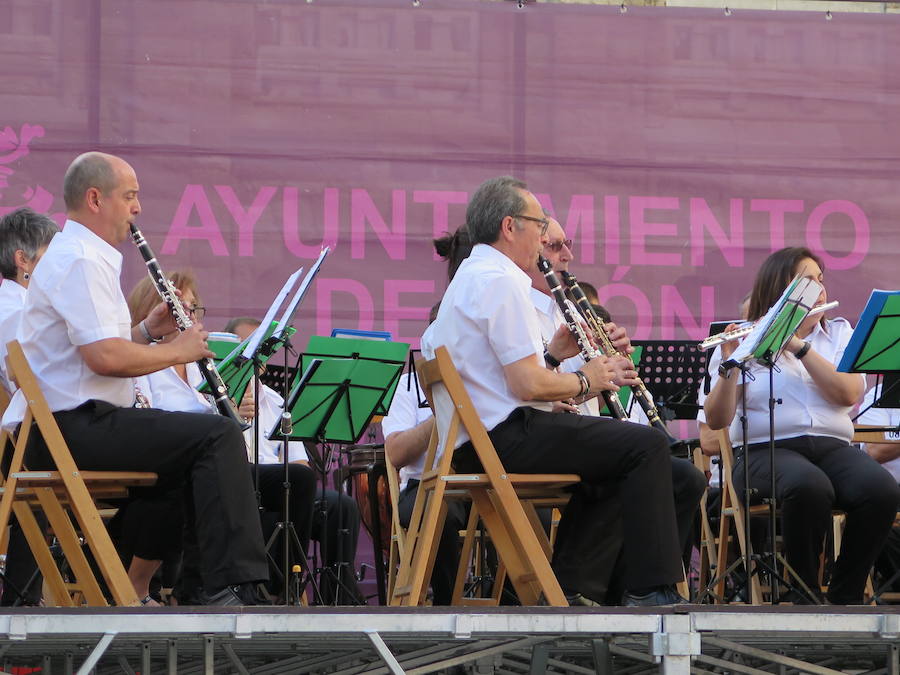 Fotos: Concierto en la Plaza de la Regla
