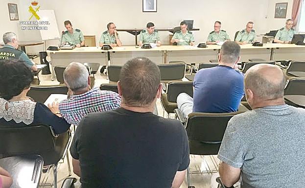 Subasta de los lotes de armas.