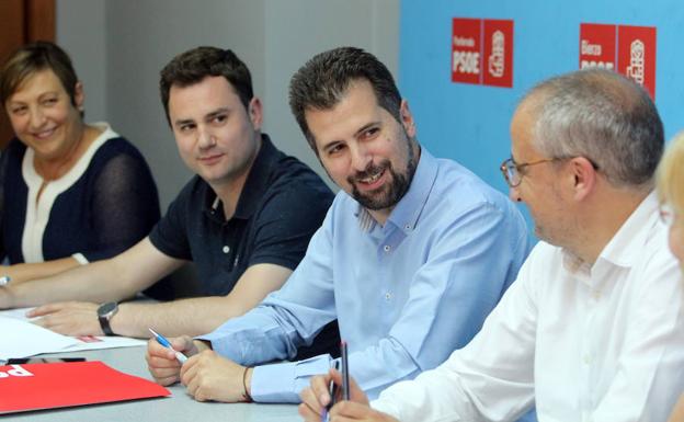 Luis Tudanca, en una reunión en Ponferrada.