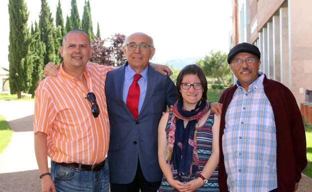 El presidente de Plena Inclusión, Juan Pérez Sánchez, con algunos participantes. 