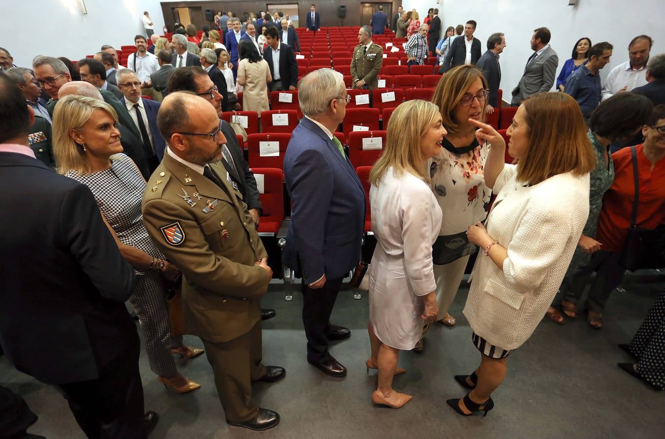 La nueva delegada del Gobierno asume el cargo con la población y el reparto equilibrado de la riqueza como principales tareas pendientes 