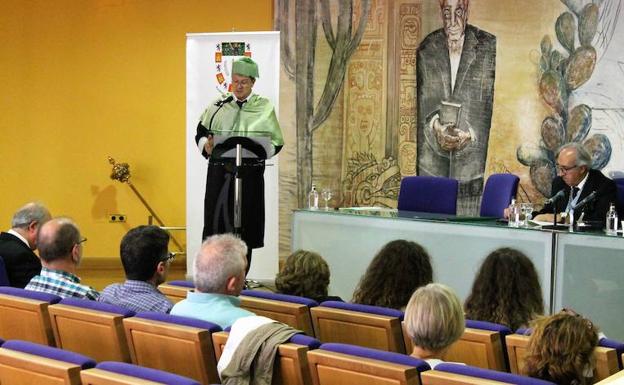 Francisco J. Carballo se incorpora a la Academia de Ciencias Veterinarias