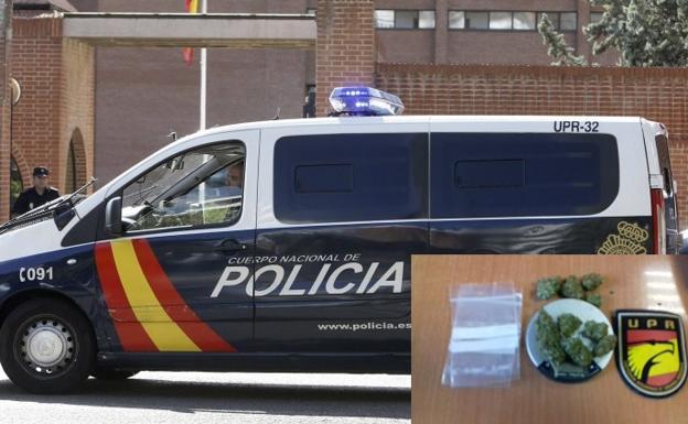 La Policía Nacional detiene a un joven por la venta de marihuana a la salida de un instituto de León