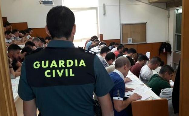 Casi 800 leoneses optarán a las más de 2.000 plazas, la mitad de acceso libre, de la Guardia Civil en España