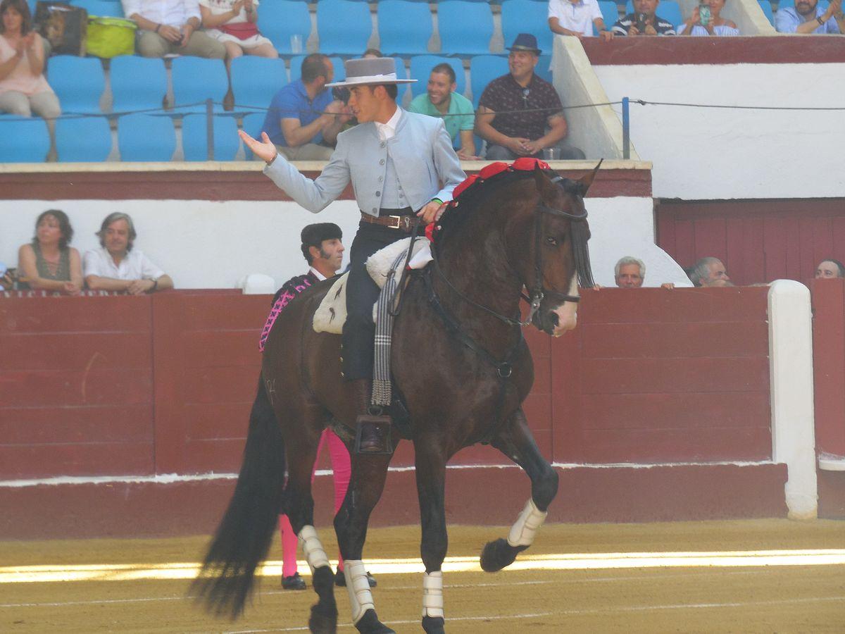 Fotos: Hermoso de Mendoza, Padilla y El Fandi triunfan en León