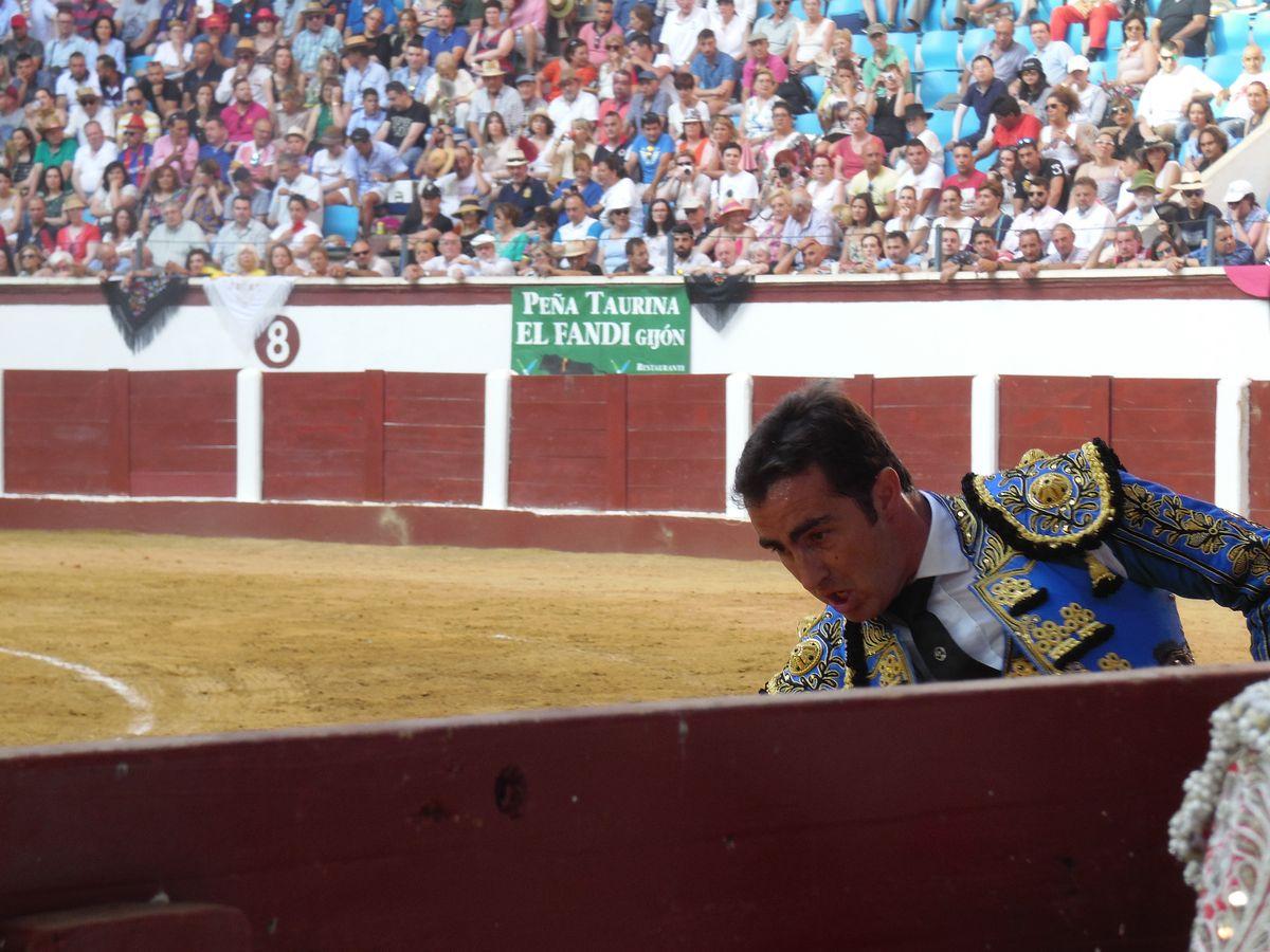 Fotos: Hermoso de Mendoza, Padilla y El Fandi triunfan en León