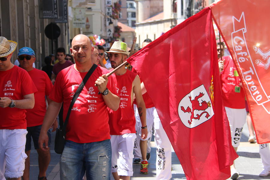 Fotos: Las peñas encienden San Juan y San Pedro