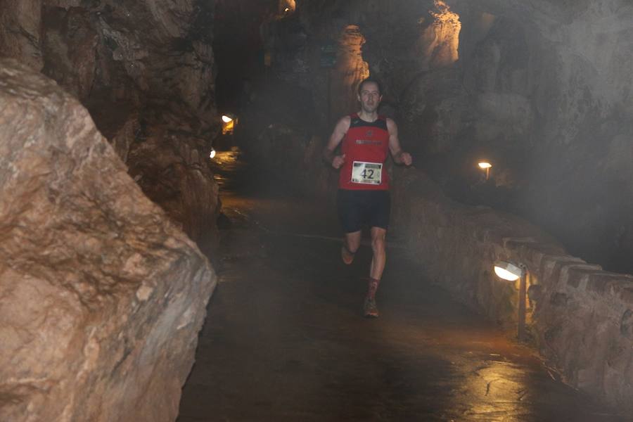 Primera prueba de la Copa Diputación de Trail 2018 que se celebra en el entrono de la localidad de Valporquero adentrandose en la cueva para recorrerla durante 400mts