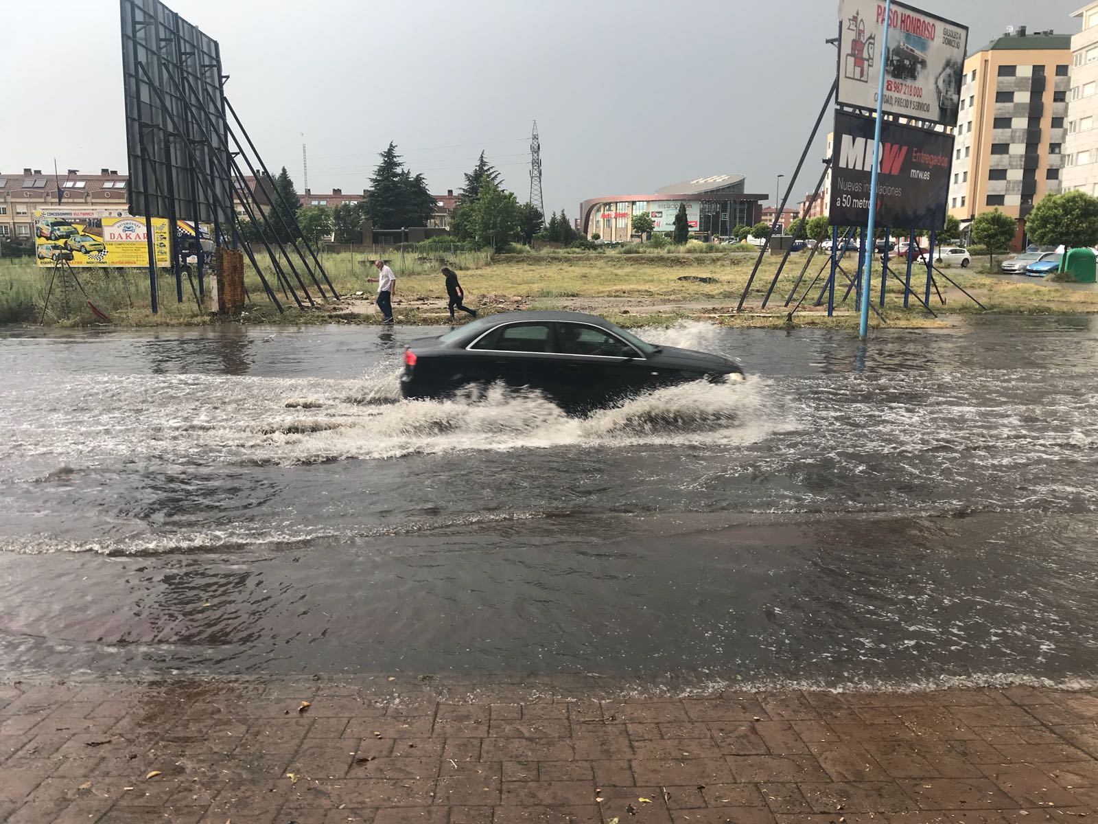 Fotos: Una gran tormenta sorprende a León y a su alfoz