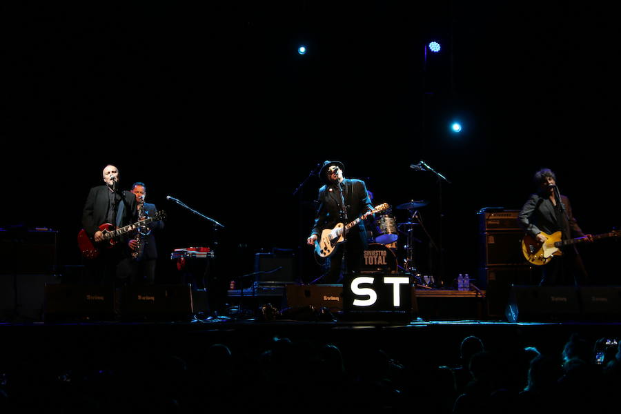 Fotos: Siniestro Total pone la nota rock