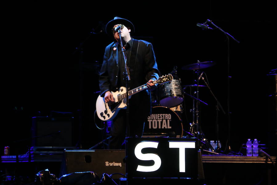 Fotos: Siniestro Total pone la nota rock