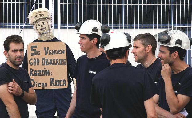 Un 90% de los trabajadores de Vestas salen a la calle a exigir información y continuidad en las líneas de producción