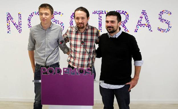 Íñigo Errejón, Pablo Iglesias y Ramón Espinar, tras el pacto para las primarias en Madrid.