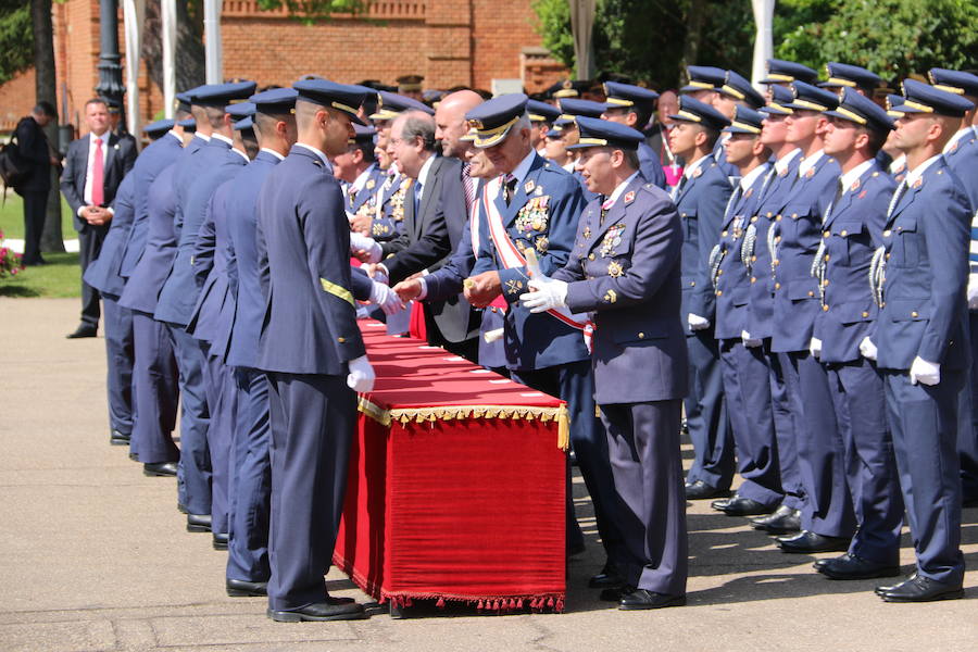 Fotos: El Rey Felipe VI entrega los despachos a los sargentos de la ABA
